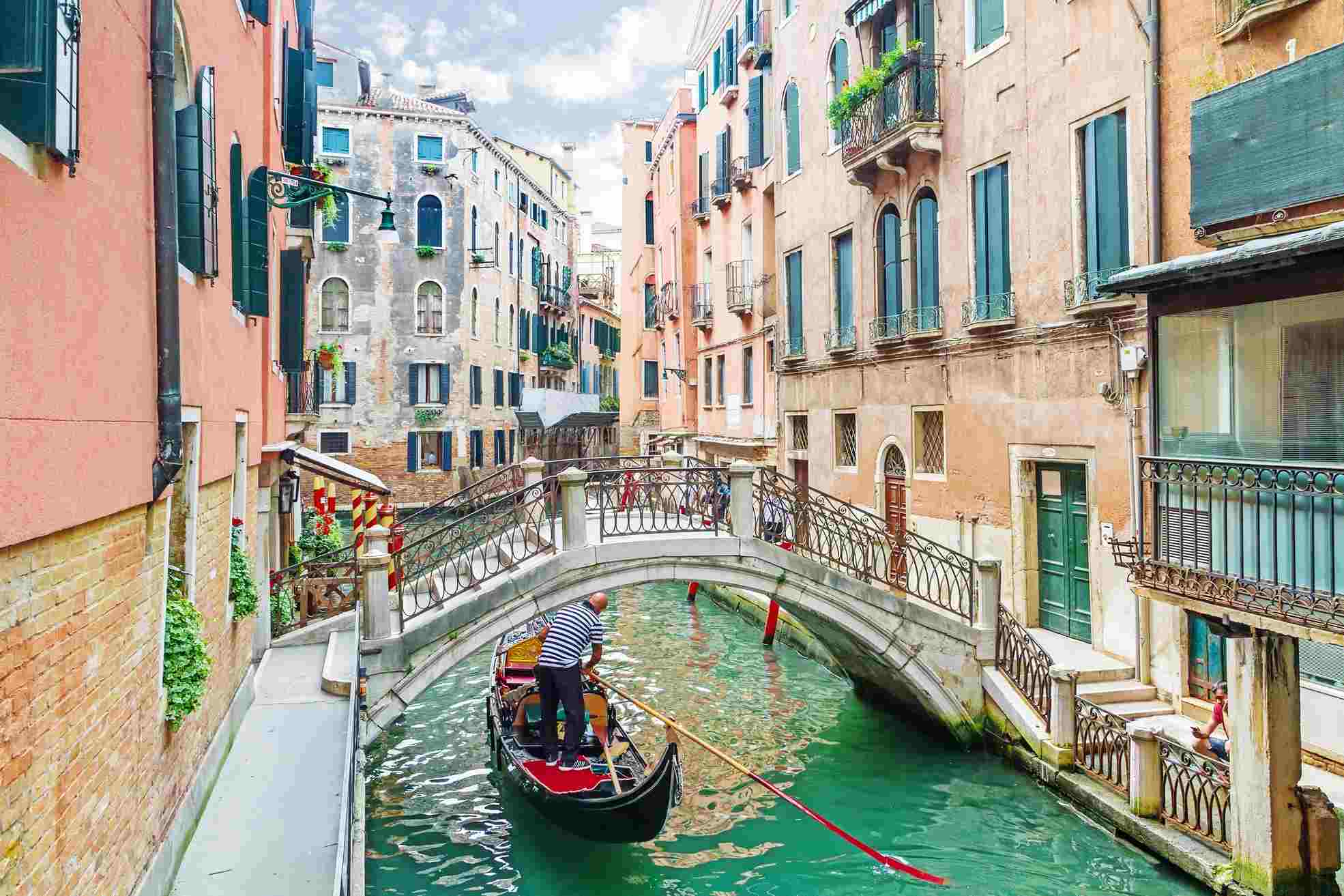 Венеция столица какого государства. Италия город Венеция (Venice). Италия каналы Венеции. Италия гондолы улочки. Grand canal Венеция.