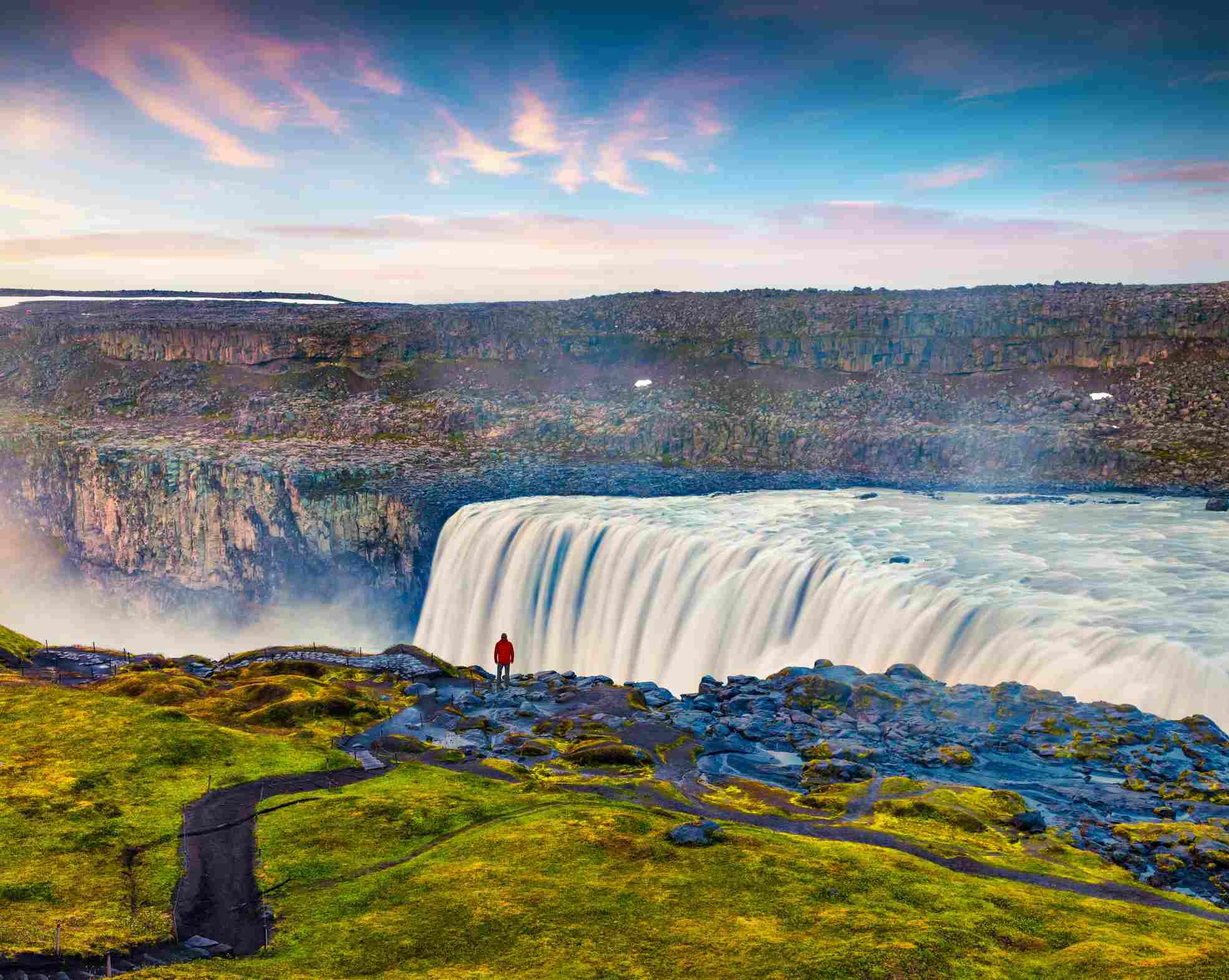 Большой водопад в европе. Водопад Dettifoss, Исландия. Исландский водопад Деттифосс. Водопад Деттифосс (Dettifoss),. Водопад Деттифосс в Северной Исландии.
