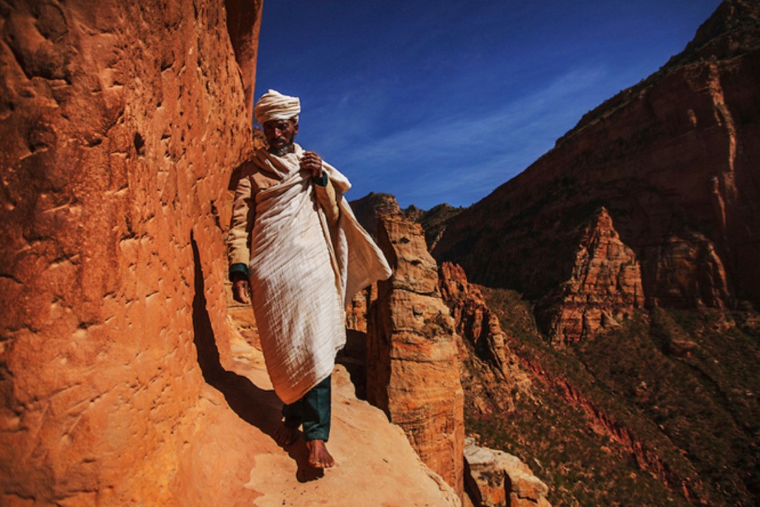 церковь абуна йемата гух на склоне горы. эфиопская церковь абуна гебре микаэль. Abuna yemata guh. абуна йемата гух в эфиопии. абуна йемата.