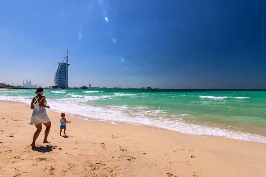 Купаться в дубае в марте. Пляж Умм Сукейм в Дубае. Сансет Бич Дубай. Пляж Аль Мамзар в Дубае. Пляж Кэти Бич Дубай.